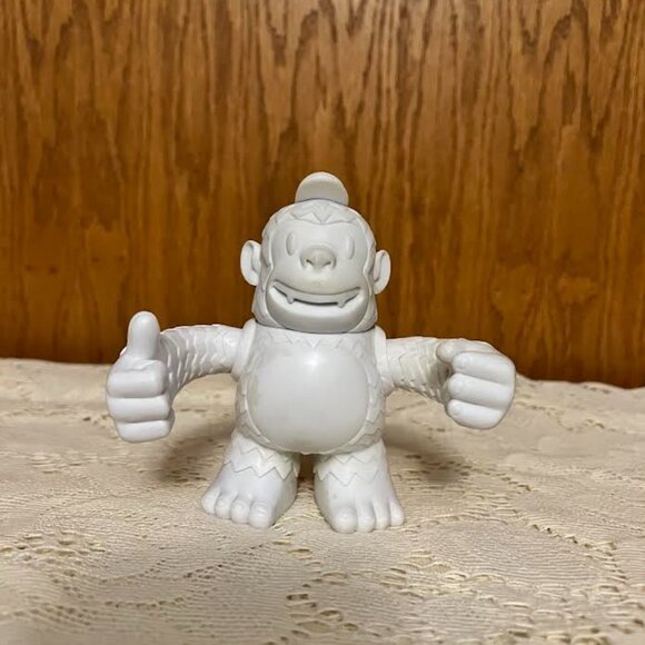 MailChimp All White Vinyl Figure Freddie 2013 (New In Box) - Picture 1 of 9
